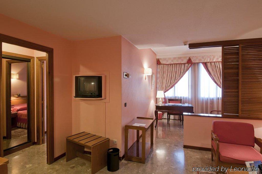 Foxa 25 Hotel Madrid Room photo